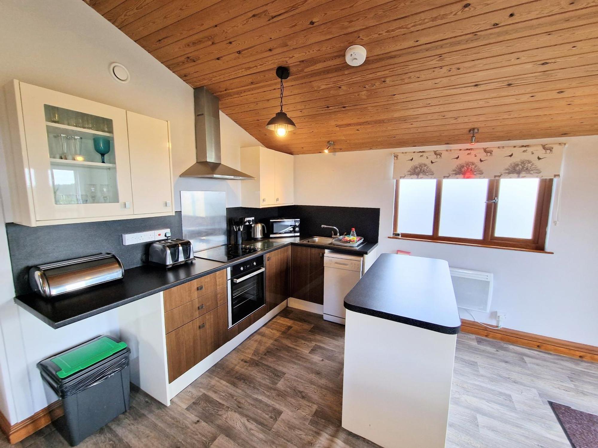 Villa Ochil 8 With Private Hot Tub - Fife - Loch Leven - Lomond Hills Kelty Exterior foto